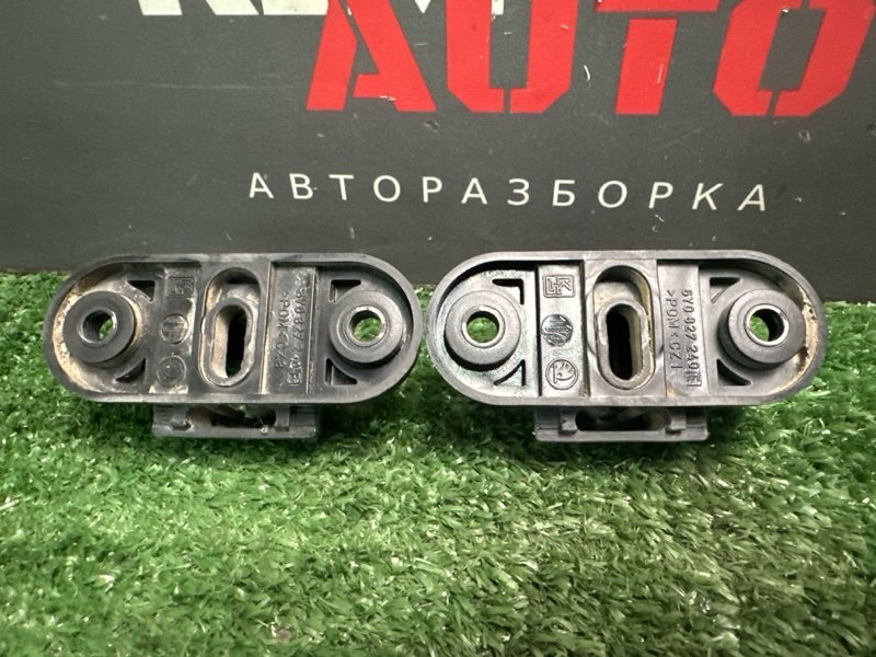 Отбойник крышки багажника Skoda Yeti 2014