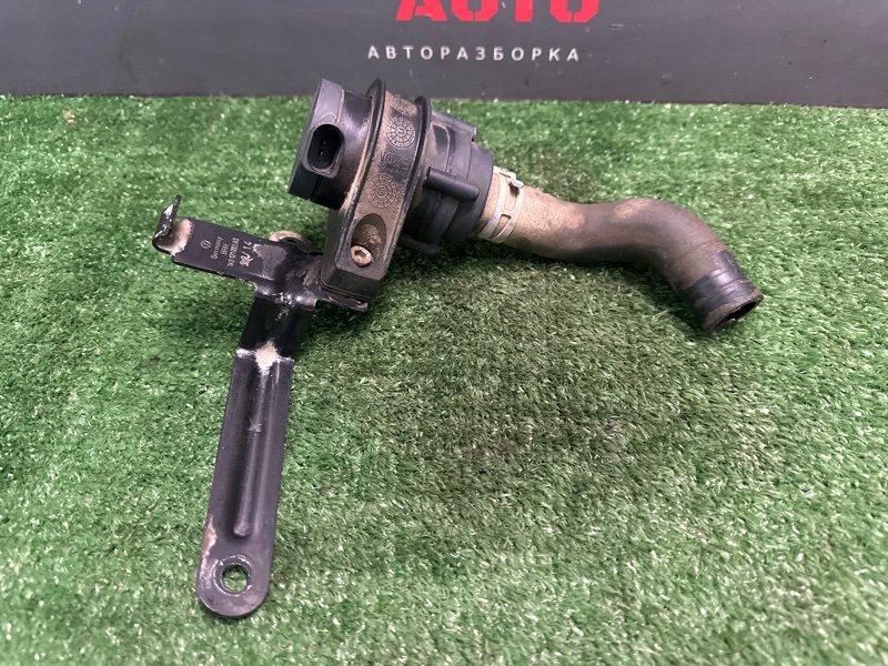 Дополнительный насос помпы Skoda Yeti 2014