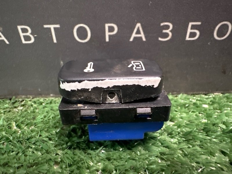 Кнопка центрального замка Skoda Yeti 2014