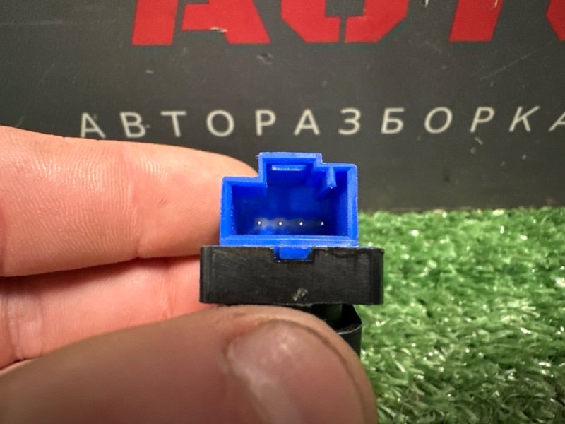 Кнопка центрального замка Skoda Yeti 2014