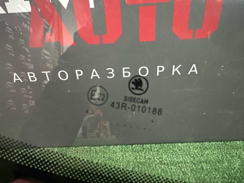 Стекло двери Skoda Yeti 2014