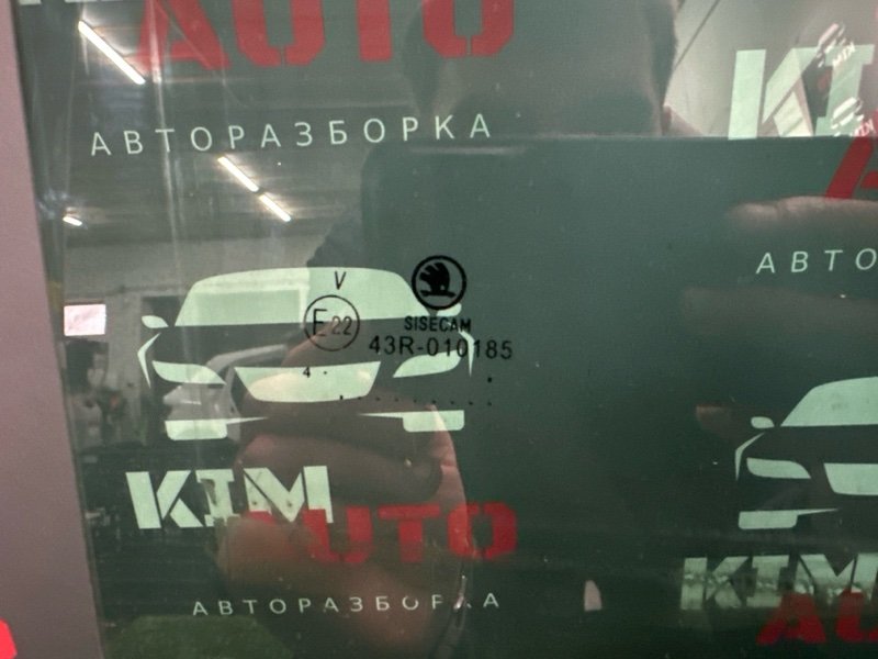 Стекло двери Skoda Yeti 2014