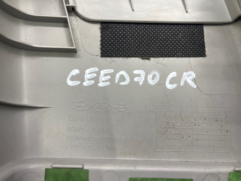 Накладка центральной стойки верхняя Kia Ceed 1 HB 2011 ED