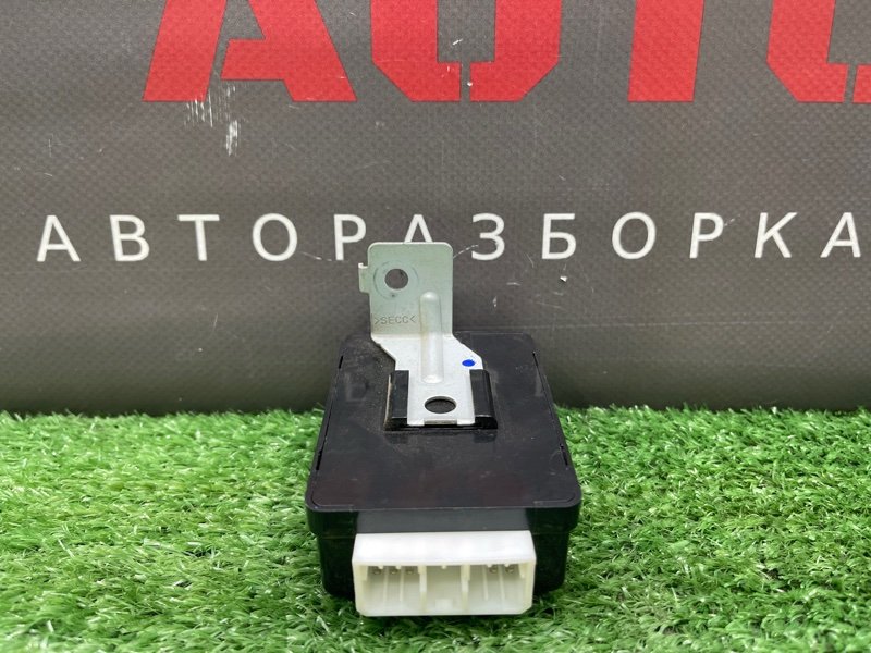 Блок управления центральным замком Kia Ceed 1 HB 2011 ED