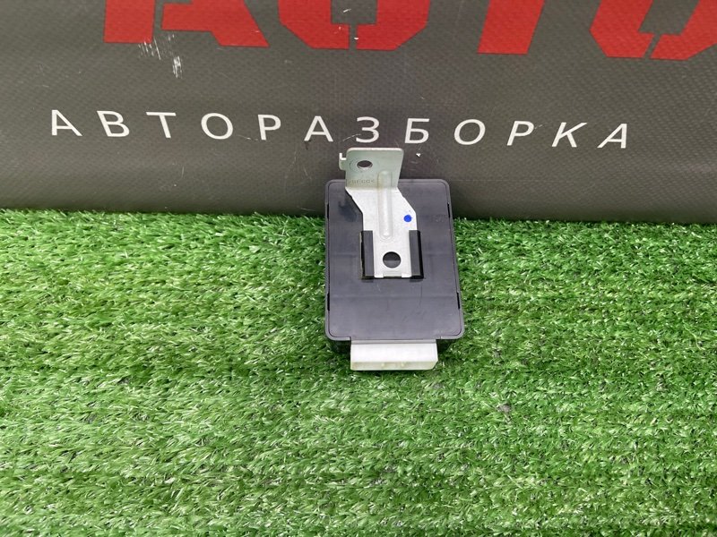 Блок управления центральным замком Kia Ceed 1 HB 2011 ED