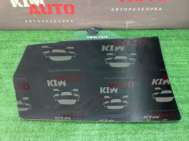 Стекло двери Kia Ceed 1 HB 2011 ED