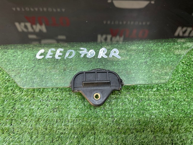Стекло двери Kia Ceed 1 HB 2011 ED