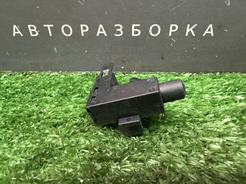 Концевик ручника Skoda Octavia 2014 A7
