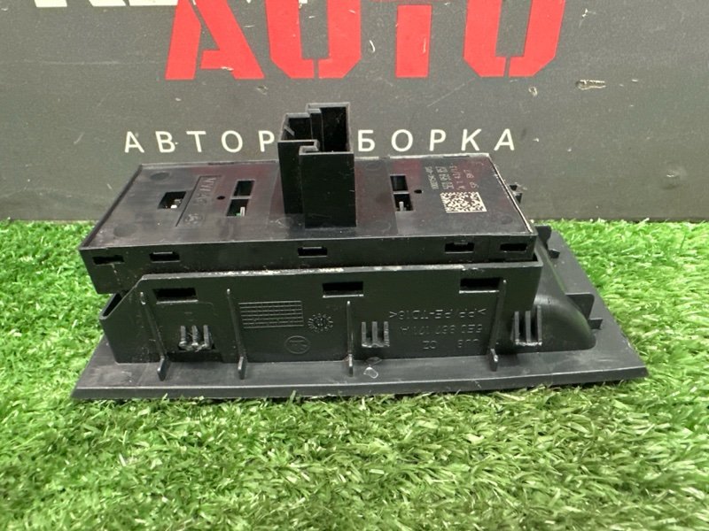 Блок управления стеклоподъемниками Skoda Octavia 2014 A7