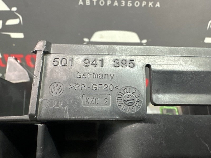 Кронштейн блока управления двигателем Skoda Octavia 2014 A7