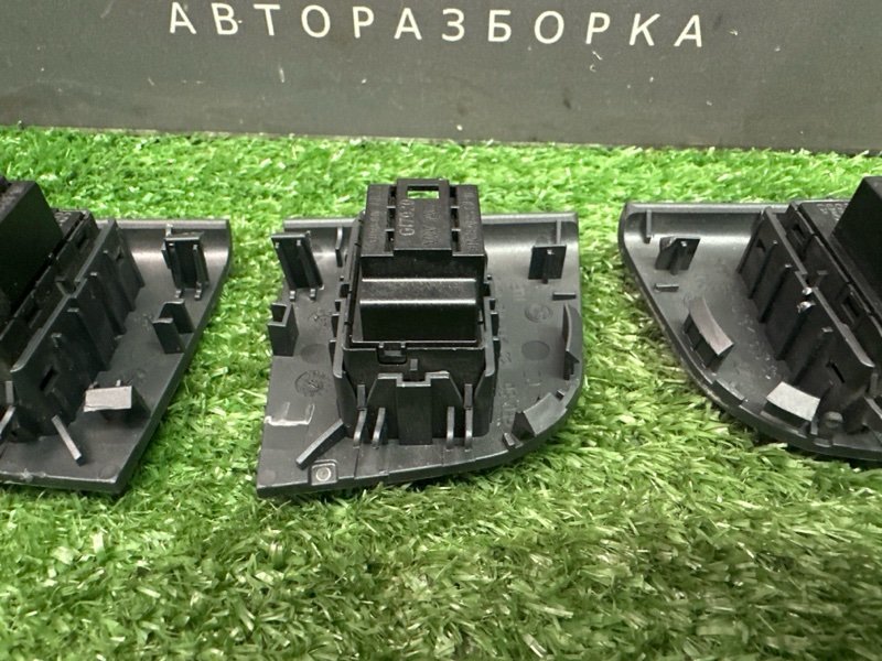 Кнопка стеклоподъемника Skoda Octavia 2014 A7