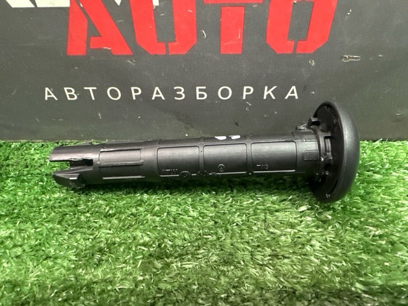 Направляющая подголовника Skoda Octavia 2014 A7