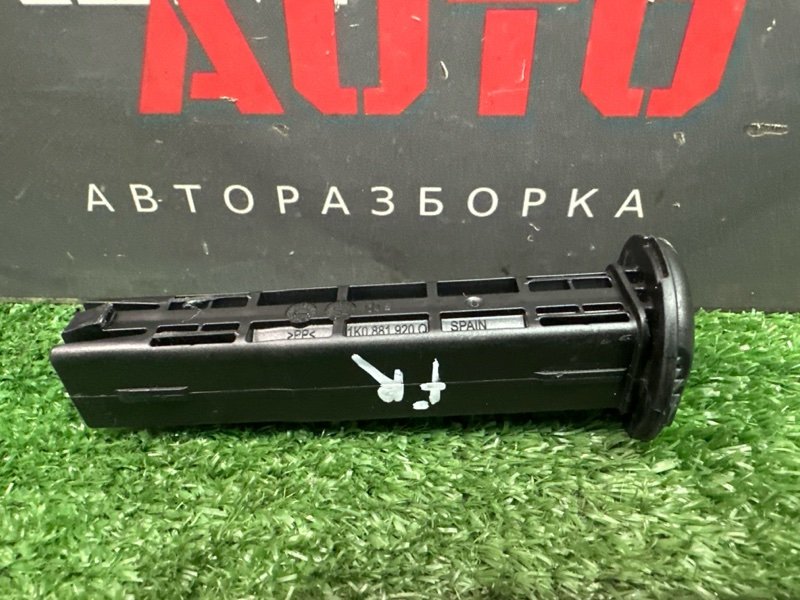 Направляющая подголовника Skoda Octavia 2014 A7