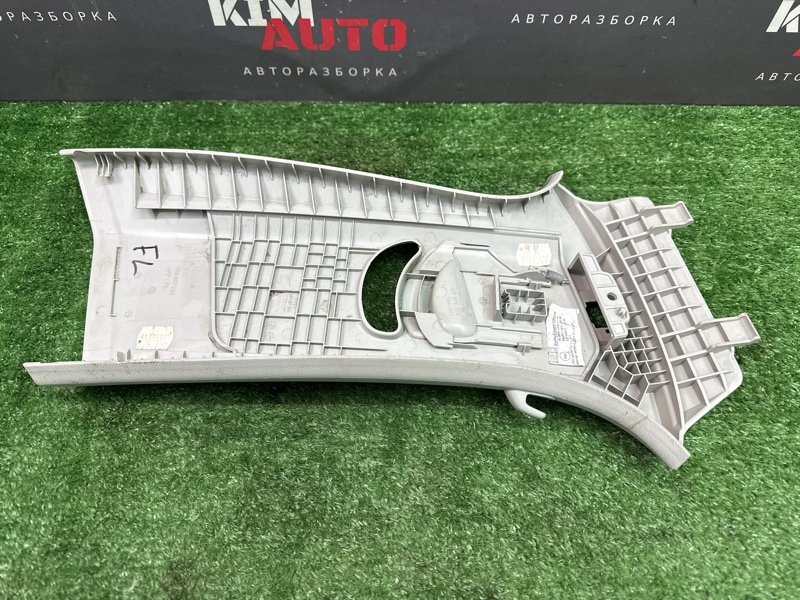 Накладка центральной стойки верхняя Skoda Octavia 2014 A7