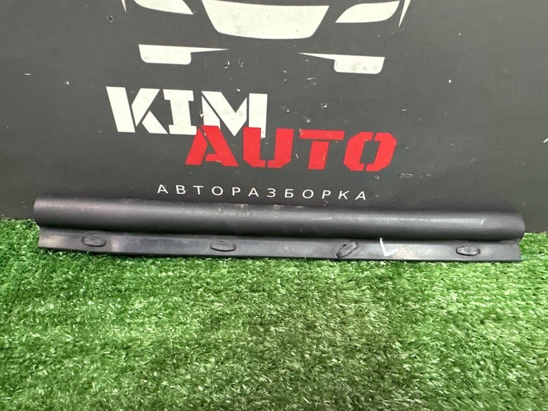 Уплотнитель капота Skoda Octavia 2014 A7