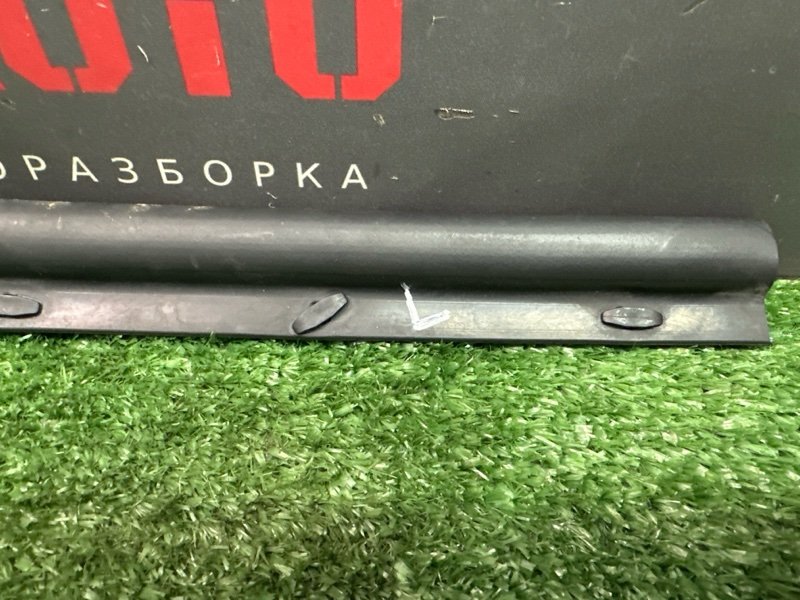 Уплотнитель капота Skoda Octavia 2014 A7