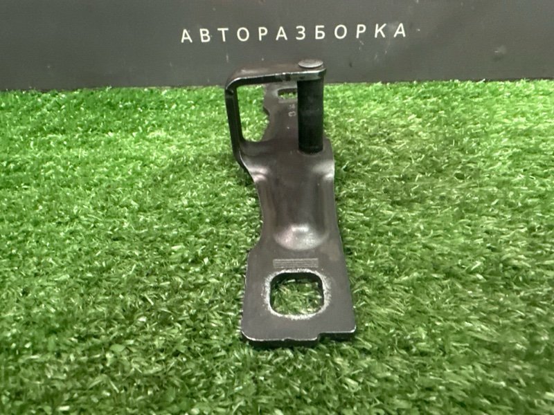 Ответная часть замка багажника Skoda Octavia 2014 A7