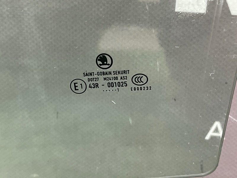 Стекло двери Skoda Fabia 2 2011