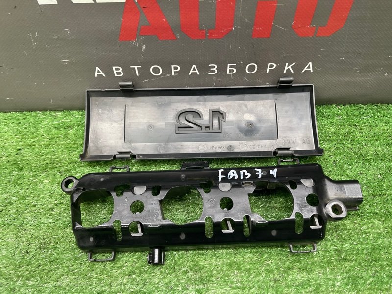 Декоративная накладка клапанной крышки Skoda Fabia 2 2011