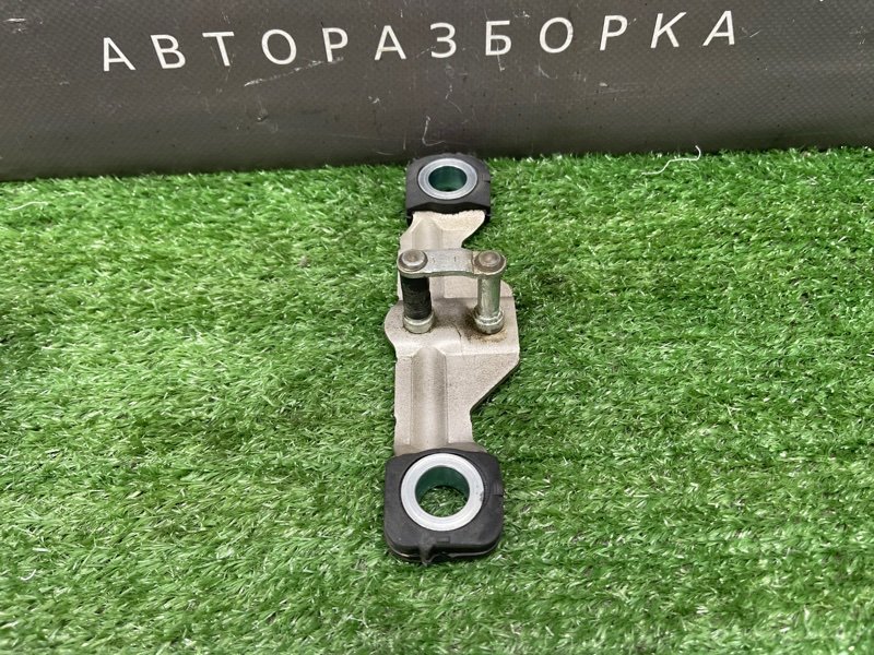 Ответная часть замка багажника Skoda Fabia 2 2011