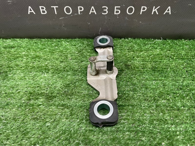 Ответная часть замка багажника Skoda Fabia 2 2011