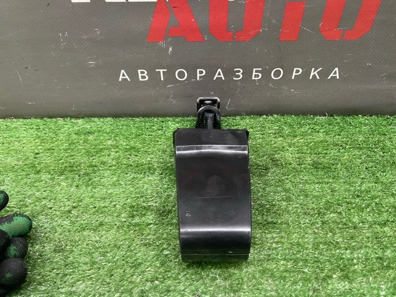 Ограничитель двери Skoda Fabia 2 2011