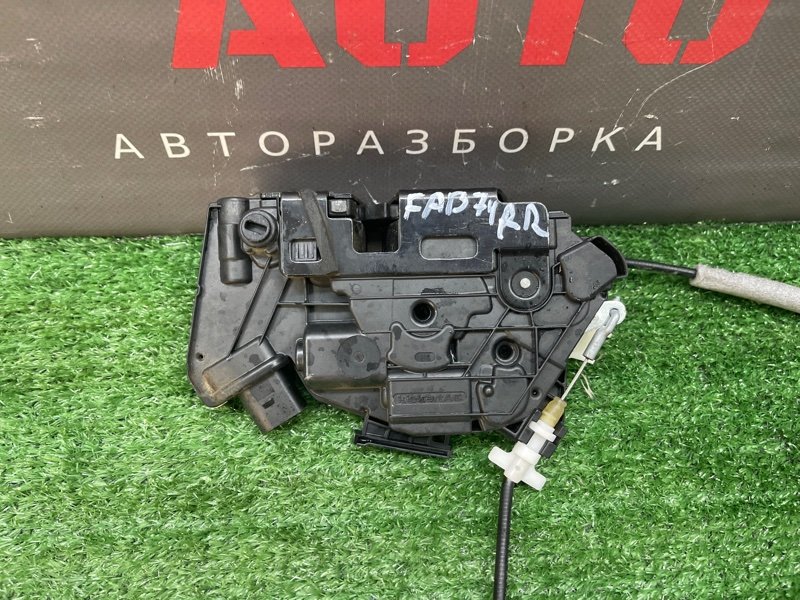 Замок двери Skoda Fabia 2 2011