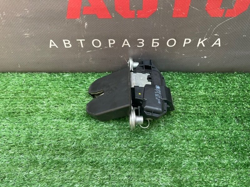 Замок крышки багажника Skoda Fabia 2 2011