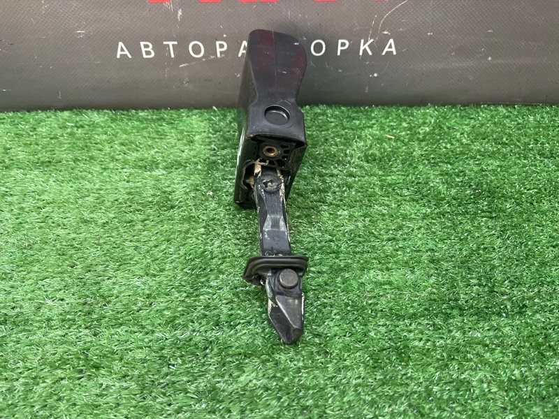Ограничитель двери Skoda Fabia 2 2011