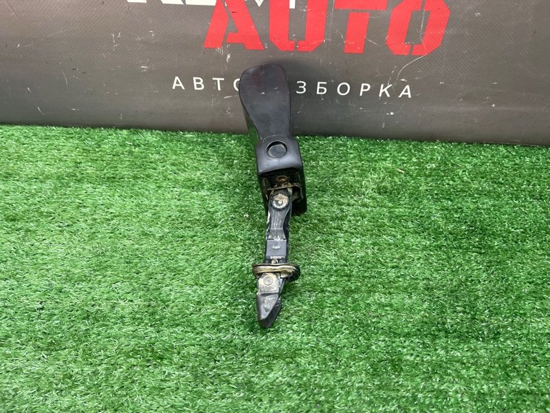 Ограничитель двери Skoda Fabia 2 2011