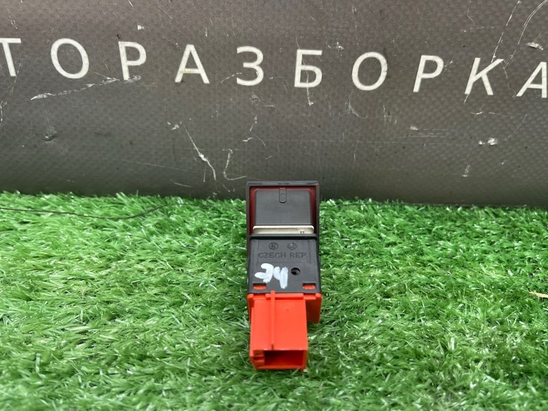 Кнопка аварийной сигнализации Skoda Fabia 2 2011