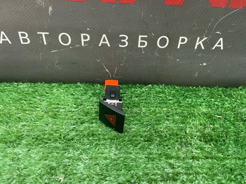 Кнопка аварийной сигнализации Skoda Fabia 2 2011