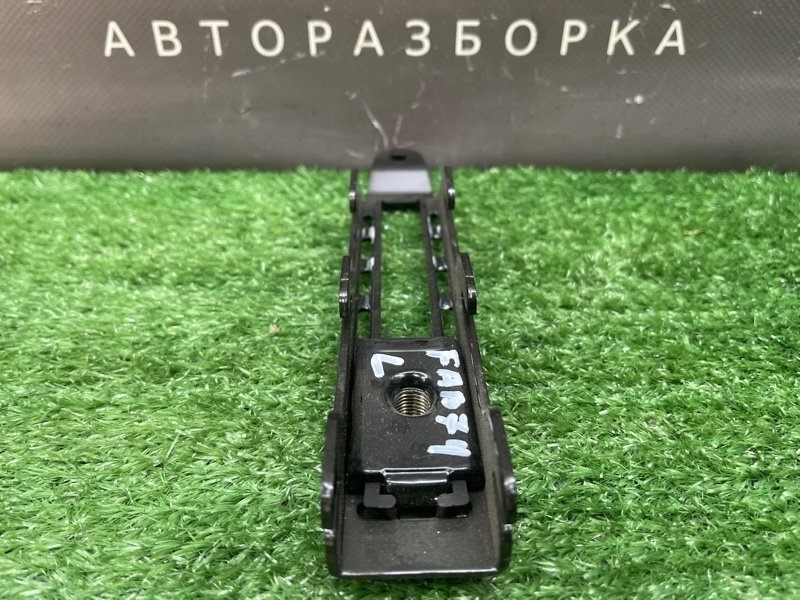Механизм регулировки ремня безопасности Skoda Fabia 2 2011