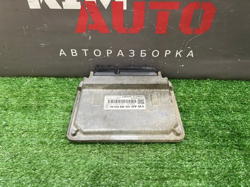 Блок управления двигателем (ЭБУ) Skoda Fabia 2 2011