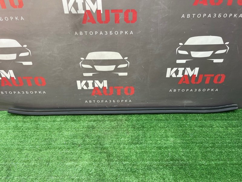 Уплотнитель жабо Skoda Fabia 2 2011