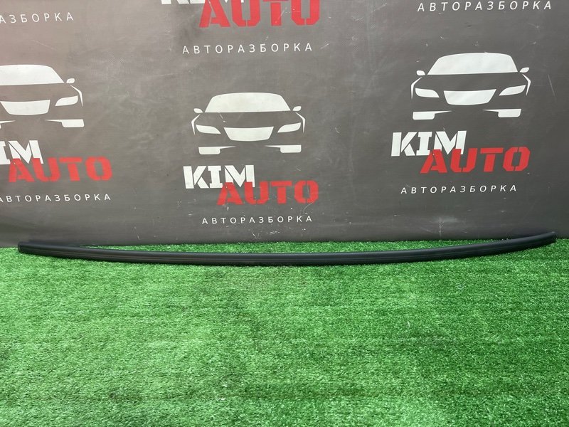 Уплотнитель жабо Skoda Fabia 2 2011