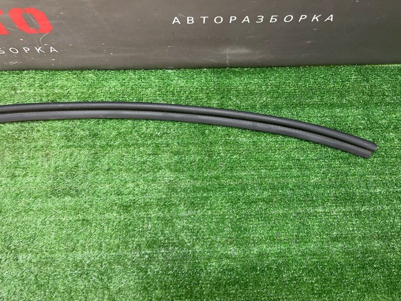 Уплотнитель жабо Skoda Fabia 2 2011