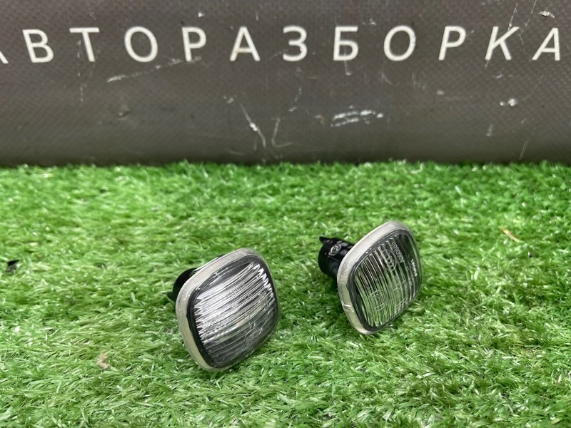 Повторитель поворота в крыло Skoda Fabia 2 2011