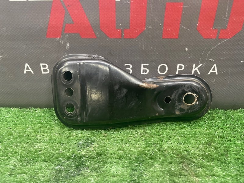 Кронштейн переднего подрамника Skoda Fabia 2 2011