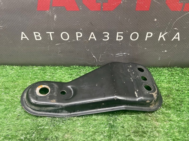 Кронштейн переднего подрамника Skoda Fabia 2 2011