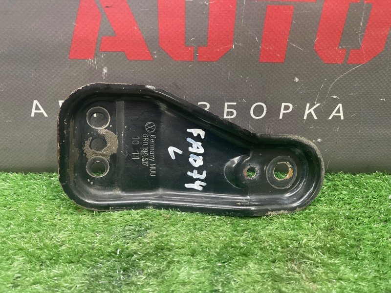Кронштейн переднего подрамника Skoda Fabia 2 2011