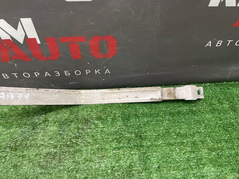 Крепление топливного бака Skoda Fabia 2 2011