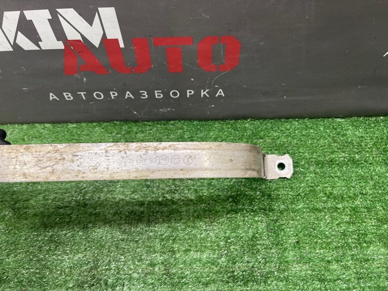 Крепление топливного бака Skoda Fabia 2 2011