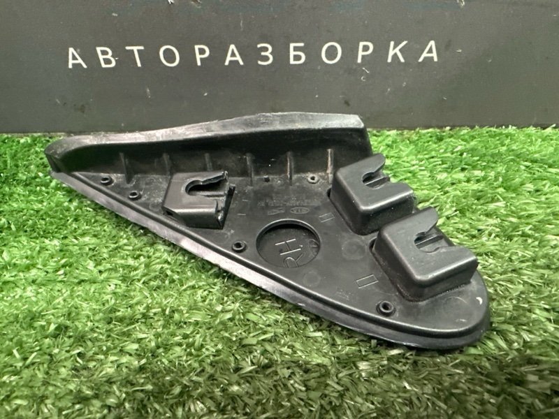 Накладка двери наружная треугольник Kia Rio X 2021
