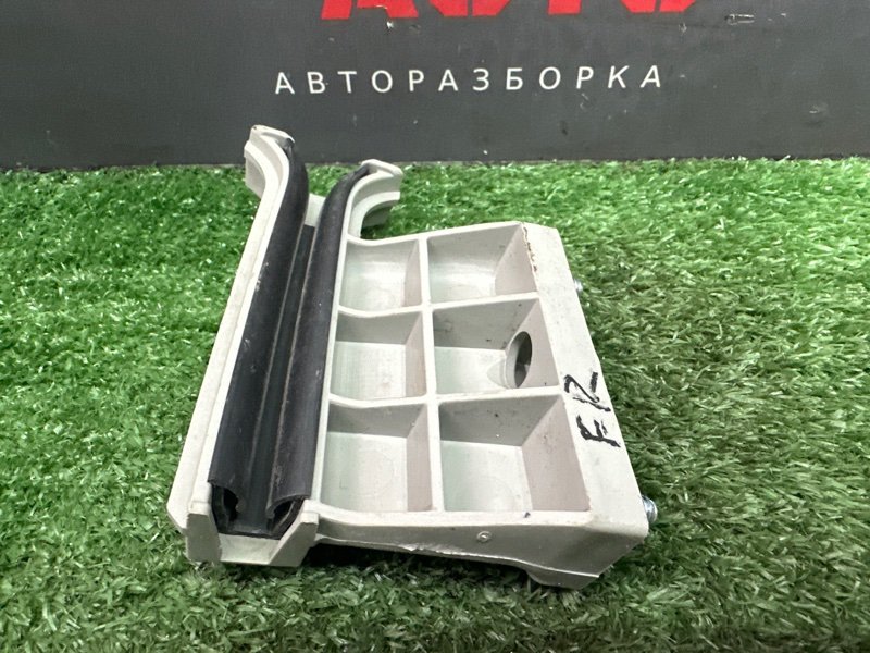 Направляющая стекла двери Kia Rio X 2021