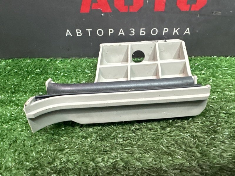 Направляющая стекла двери Kia Rio X 2021