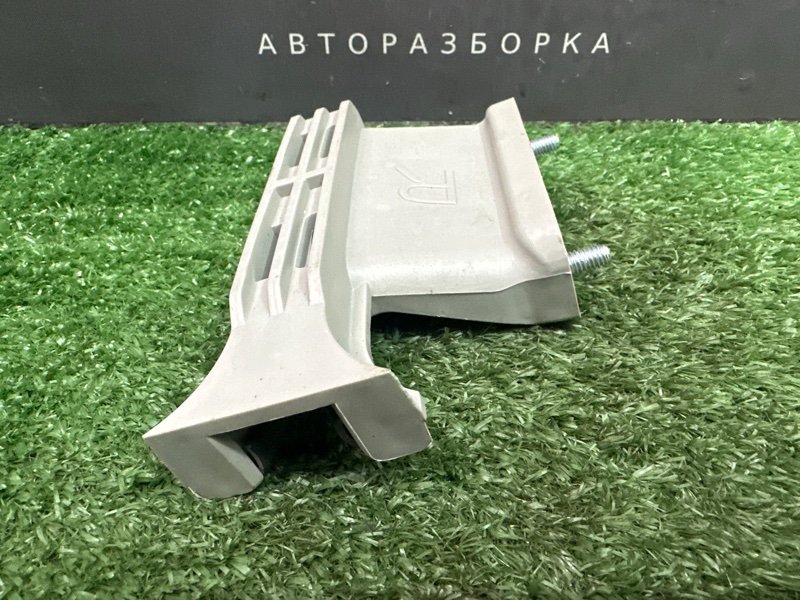 Направляющая стекла двери Kia Rio X 2021