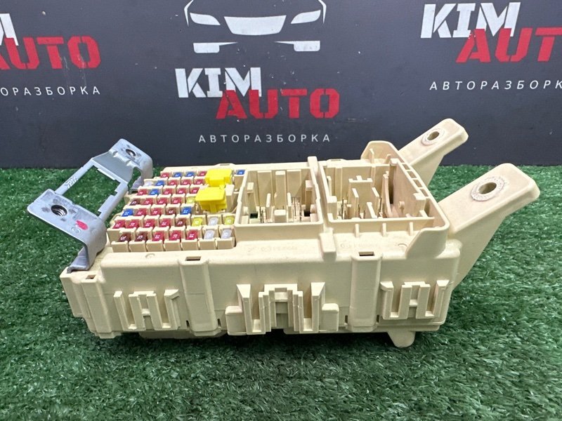Блок предохранителей салонный Kia Rio X 2021