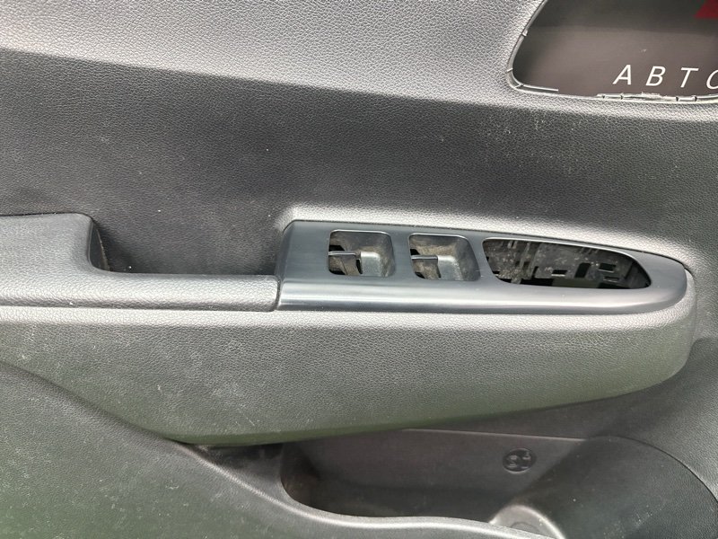 Обшивка двери Kia Rio X 2021