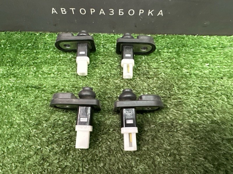 Концевик двери Kia Rio X 2021
